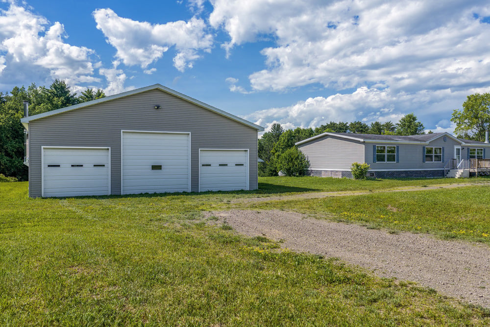 007 HUGE Garage --  1045 Covered Bridge Rd