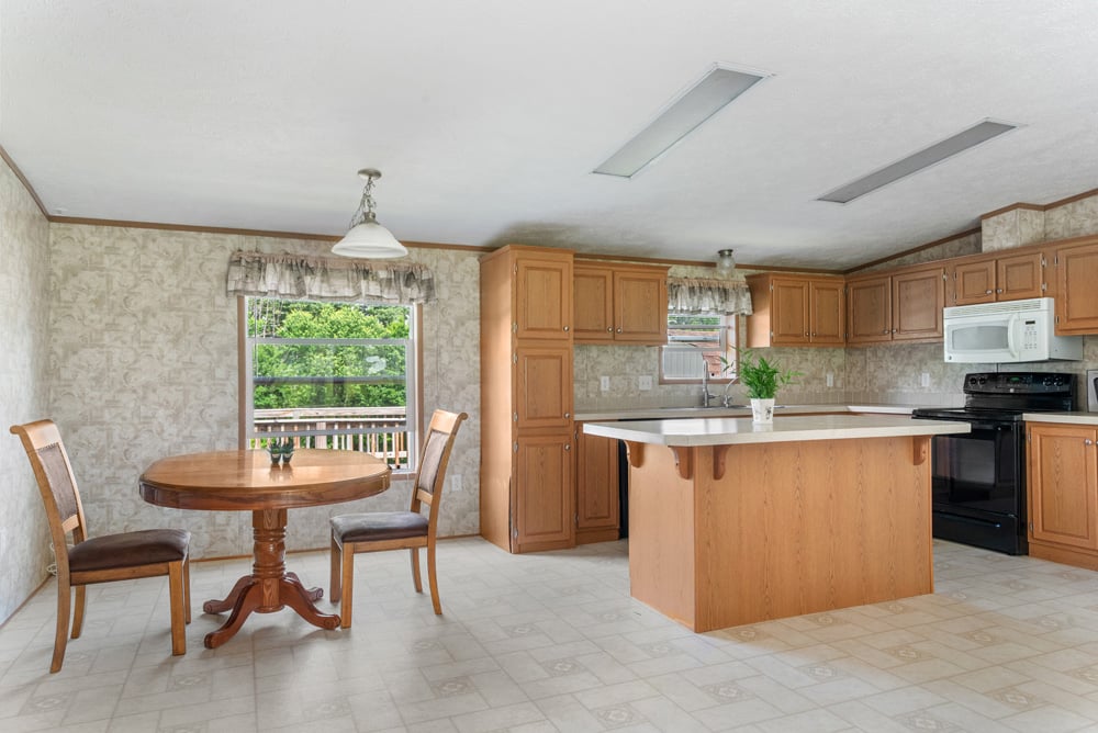 016 500sqft Open Plan Kitchen Dining --  1045 Covered Bridge Rd