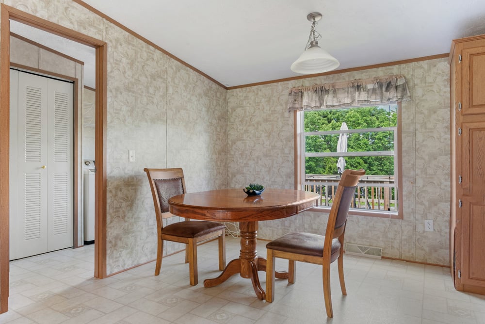 018 500sqft Open Plan Kitchen Dining --  1045 Covered Bridge Rd