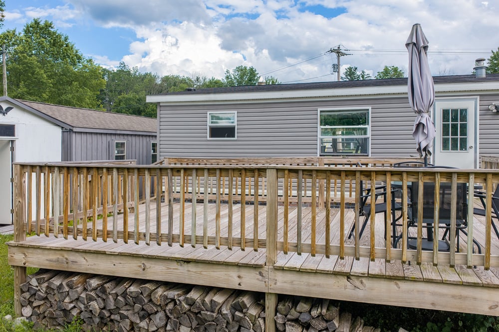 040 Rear Deck  --  1045 Covered Bridge Rd