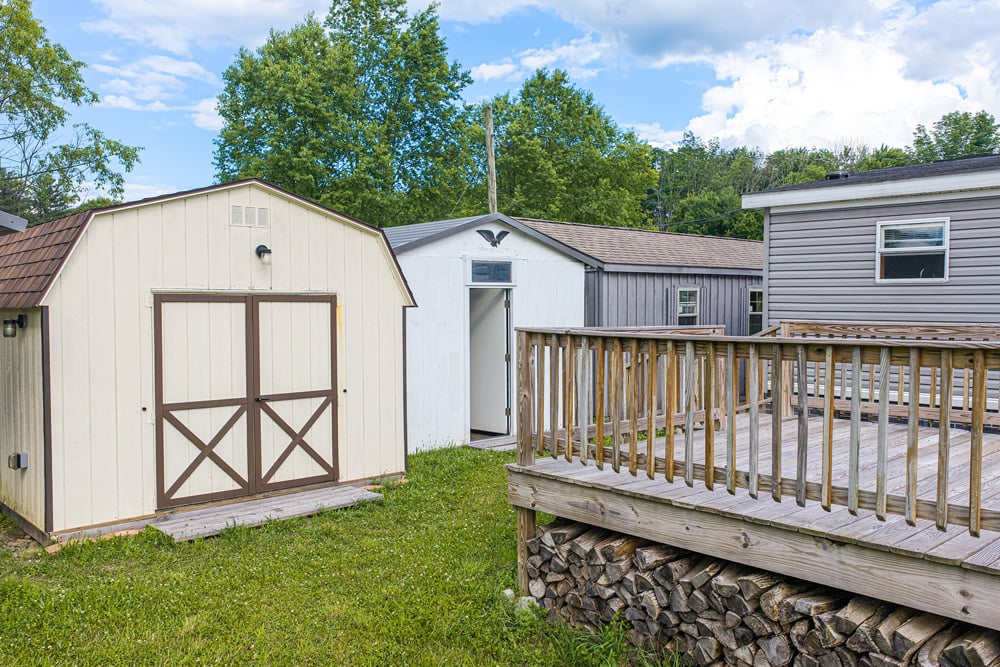 041 Rear Deck  --  1045 Covered Bridge Rd