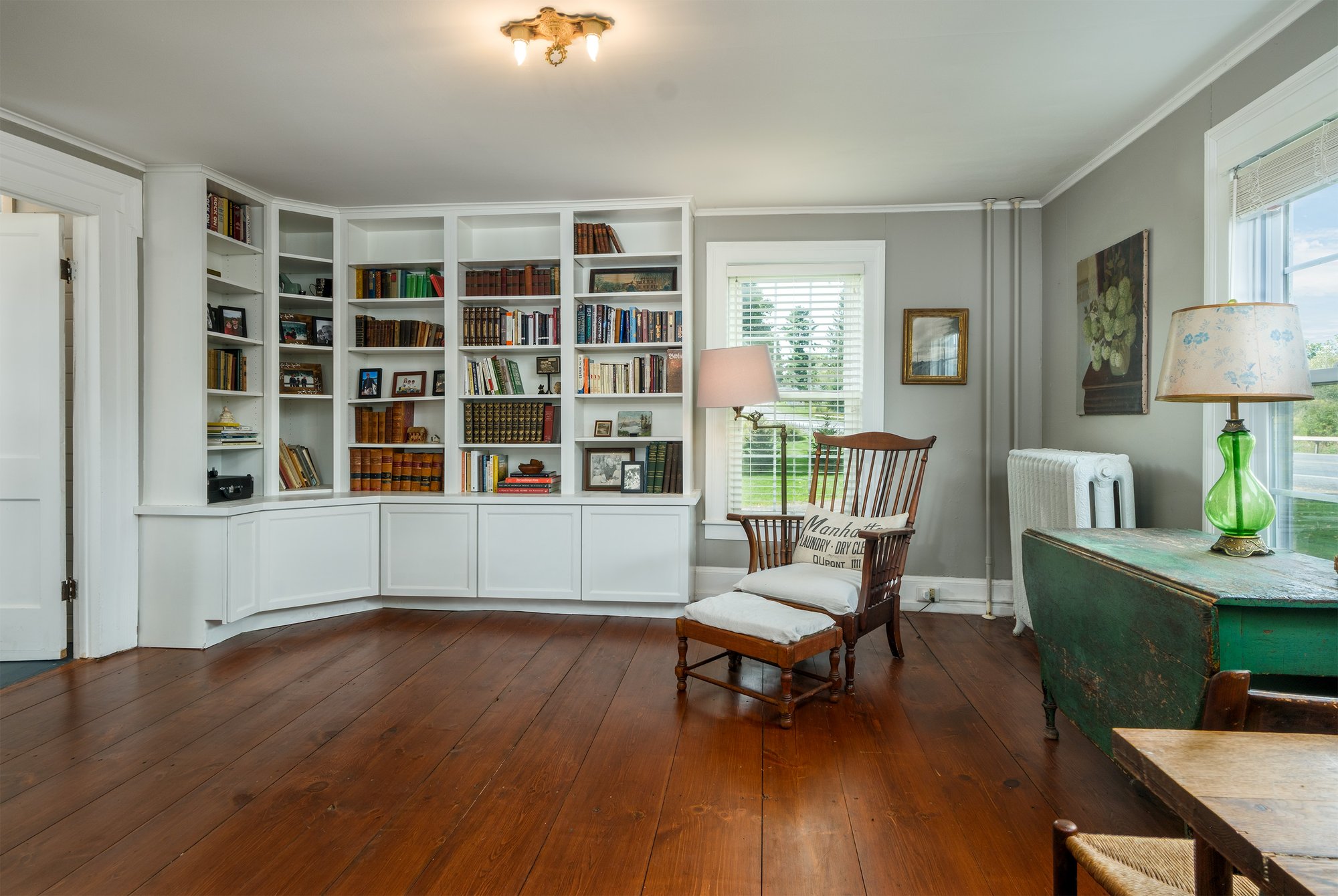 013 Livingroom Library -- 11440 County Highway 14