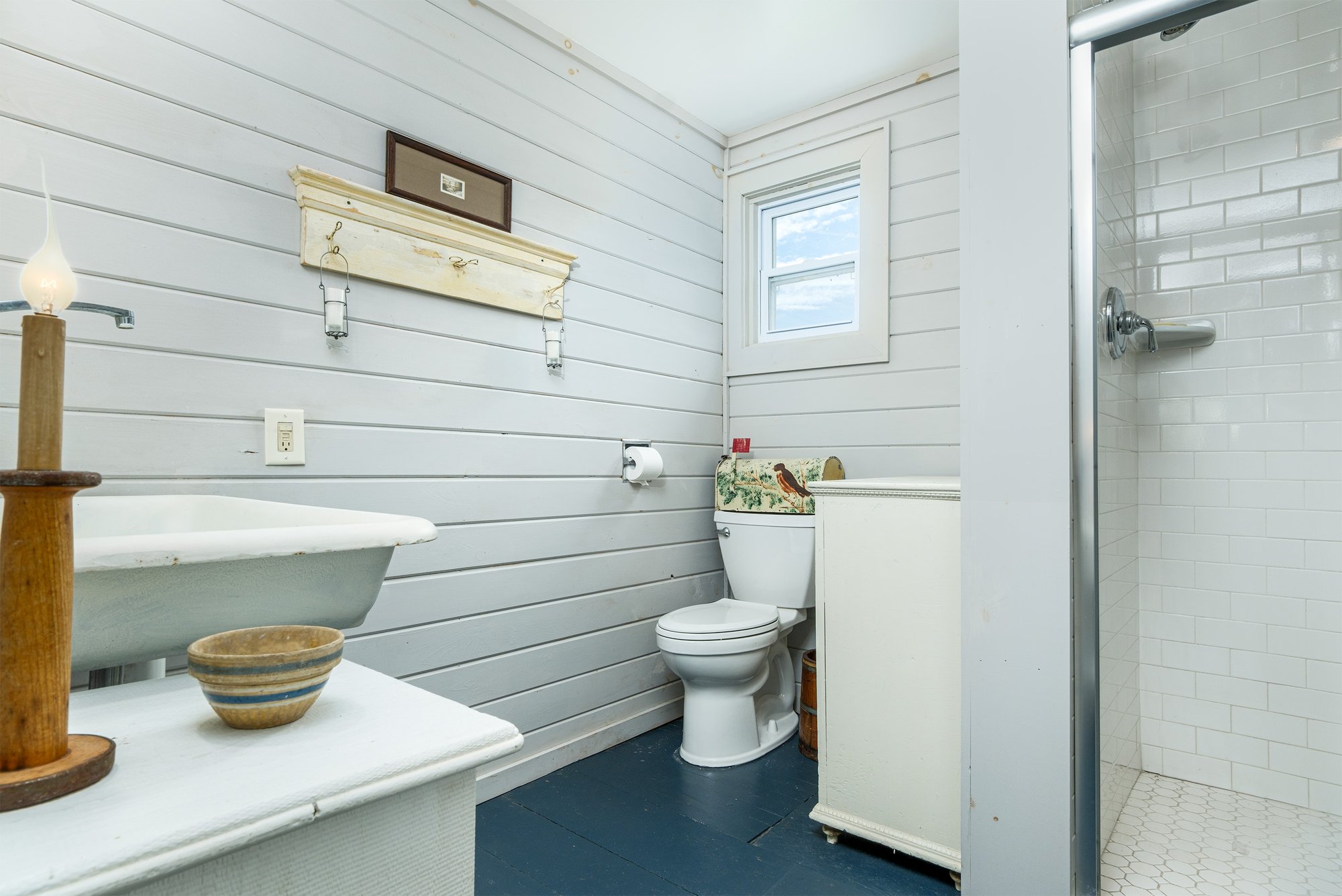 016 1st Floor Bathroom -- 11440 County Highway 14