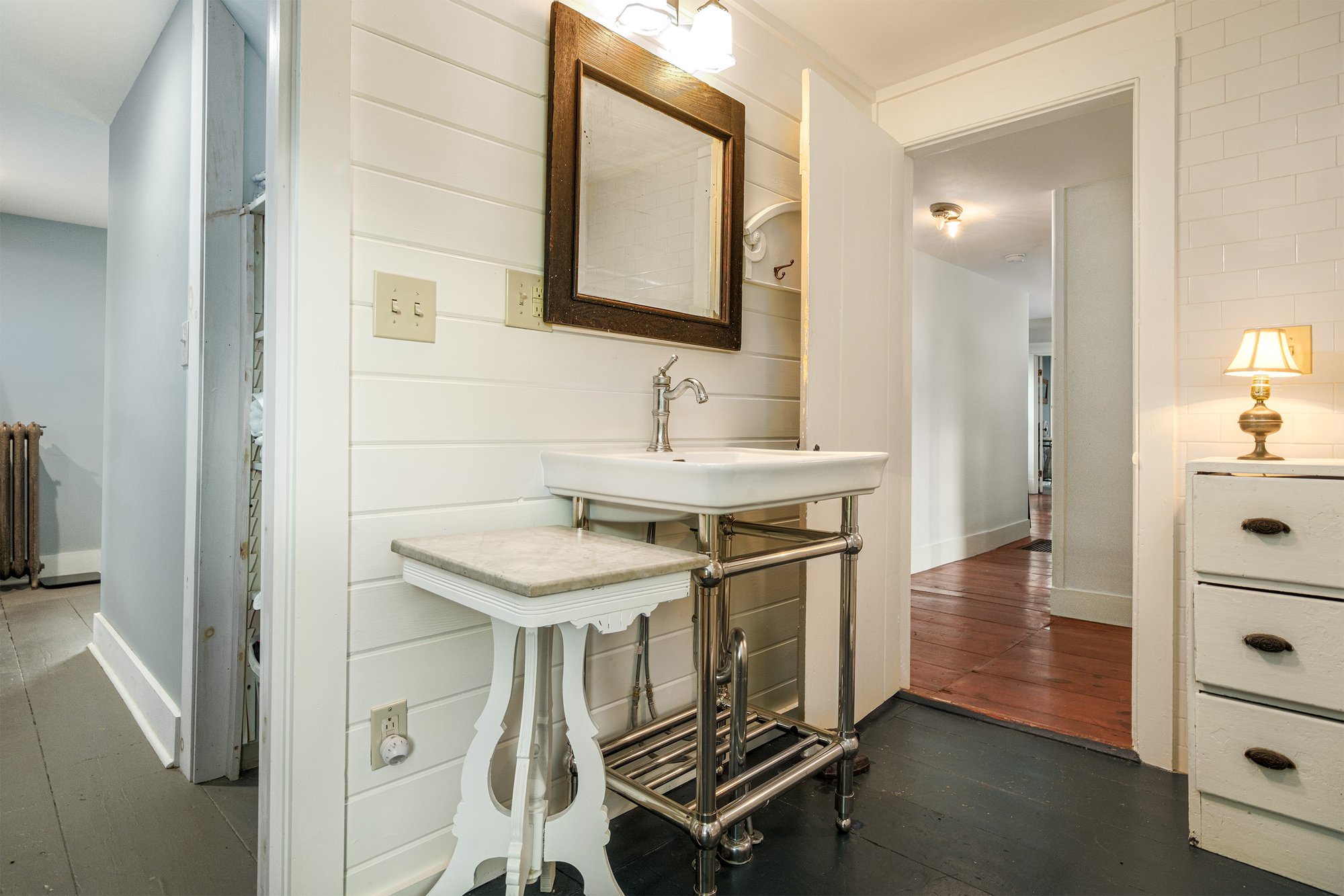 031 Primary ensuite bath -- 11440 County Highway 14
