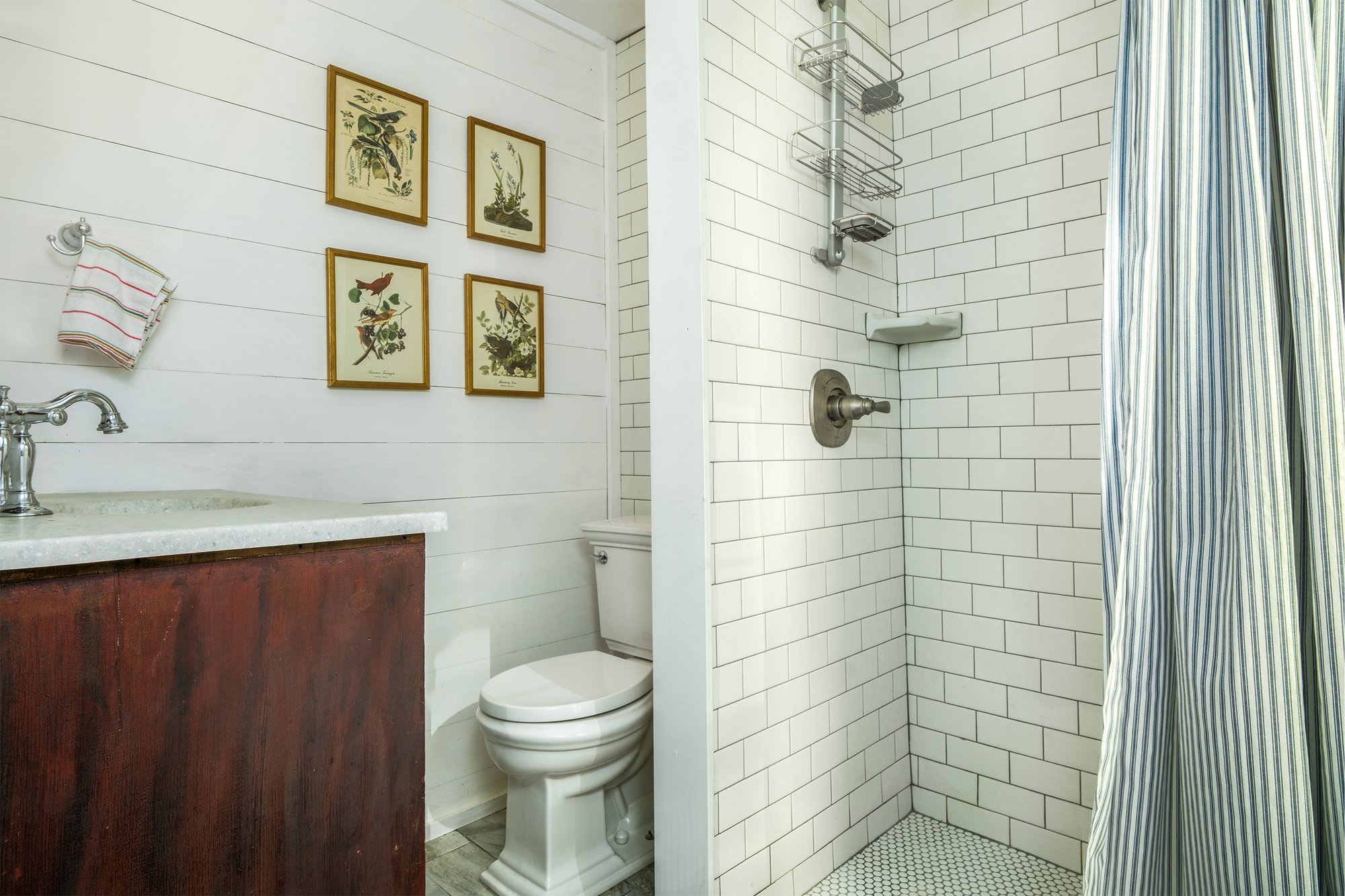 039 Guest bath -- 11440 County Highway 14
