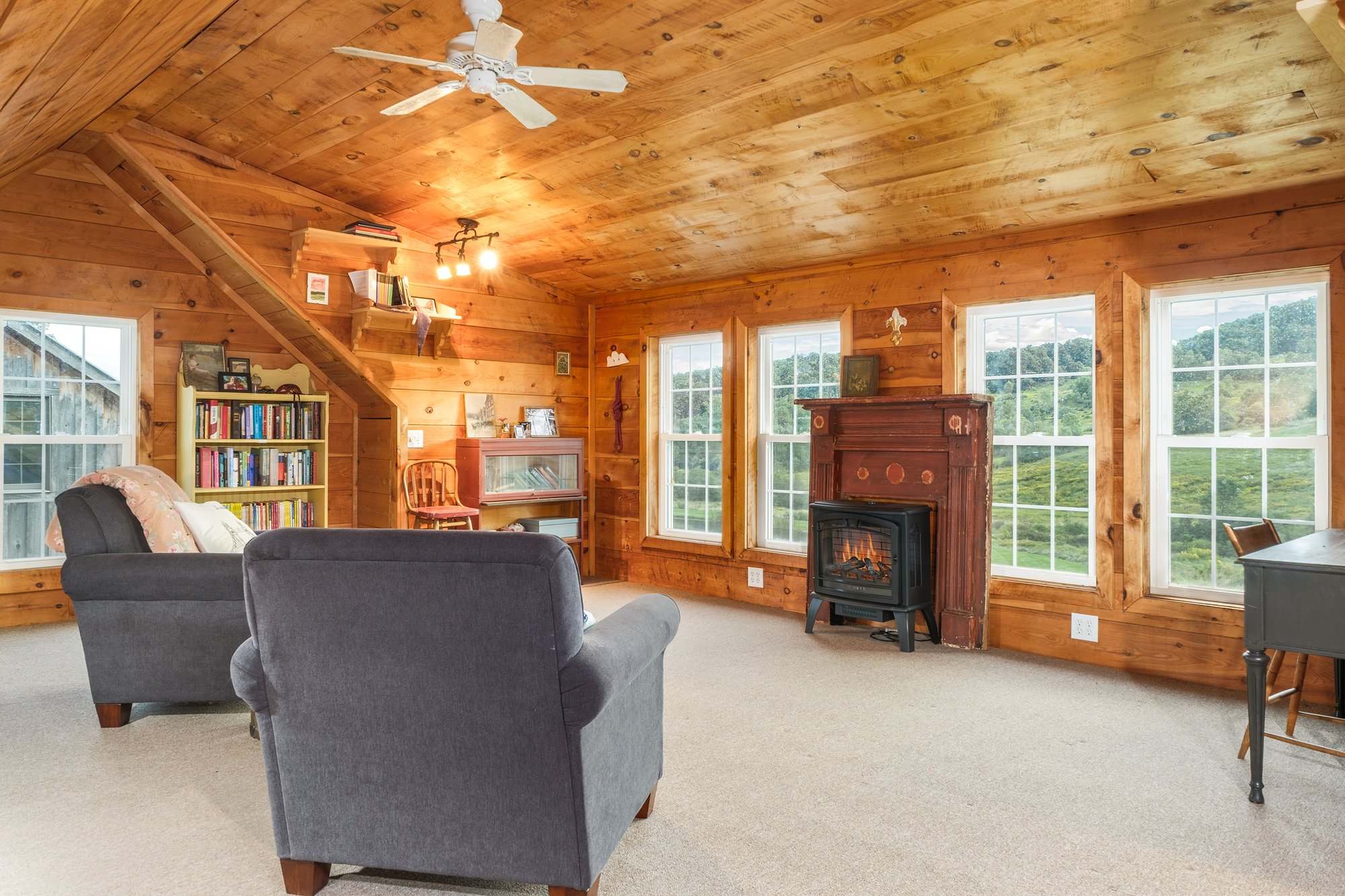 042 Bonus Attic Studio Space -- 11440 County Highway 14