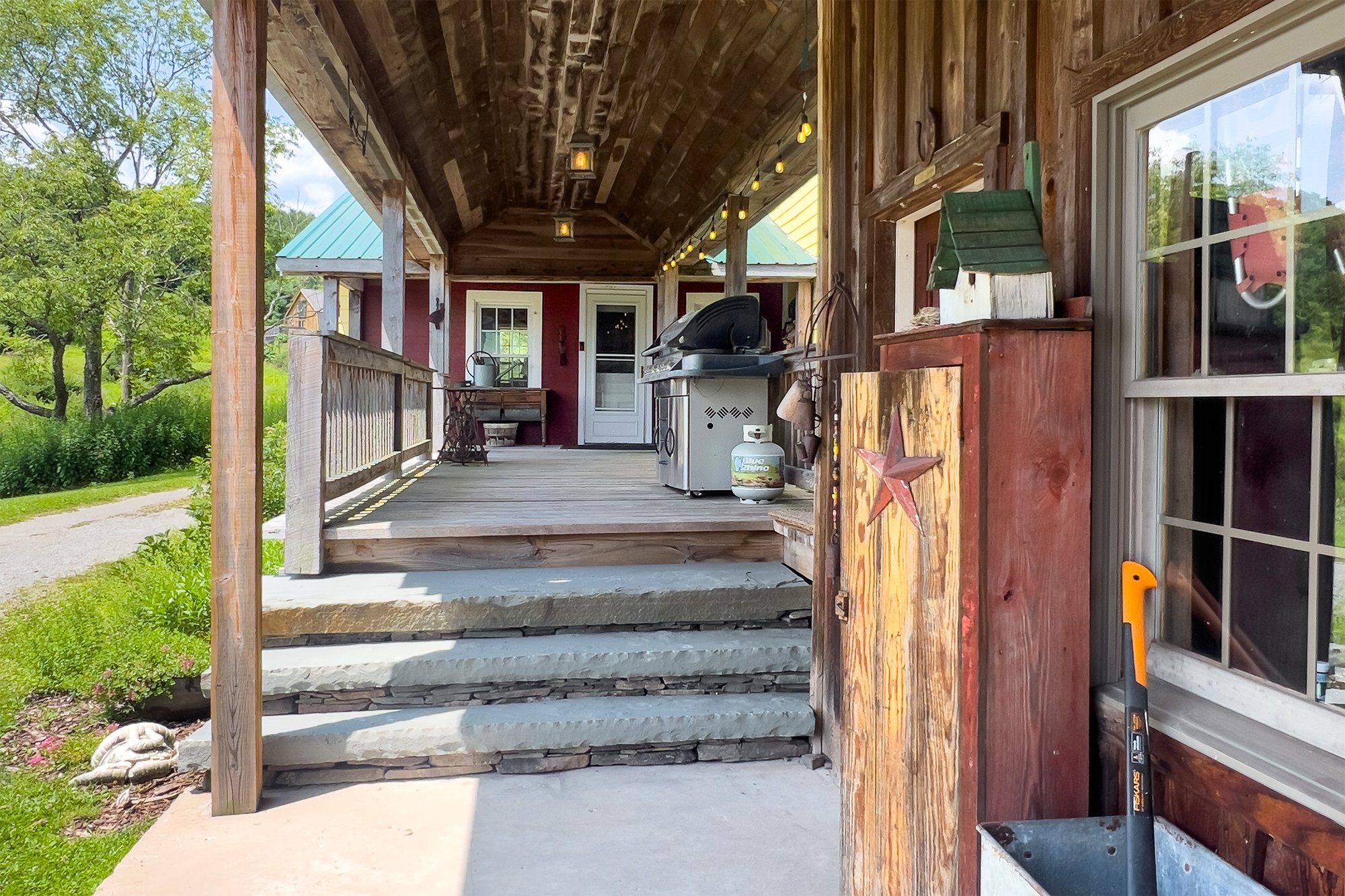 057 Breezeway to Guest Lodge -- 11440 County Highway 14