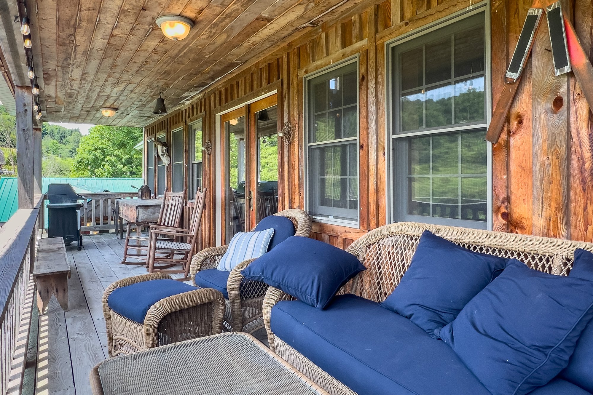 066b Guest Lodge Covered Deck -- 11440 County Highway 14