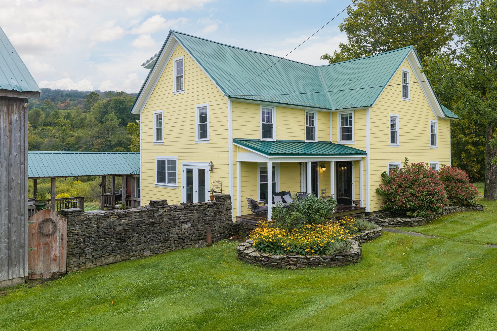 112 Beautiful Landscaping -- 11440 County Highway 14
