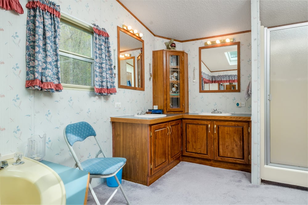 1264 Betty Brook Road - En-suite bath