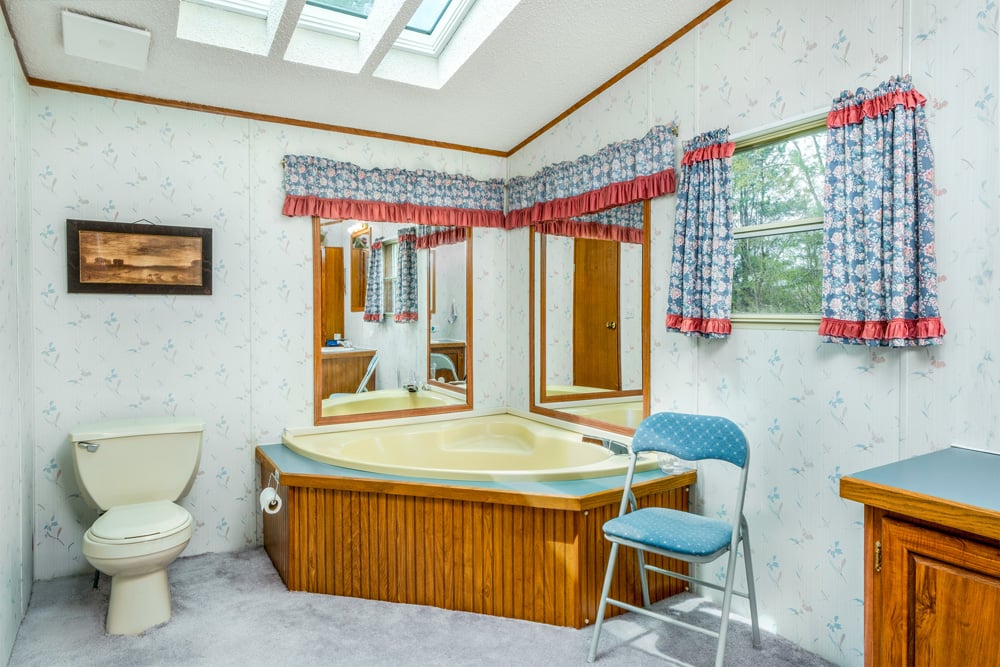1264 Betty Brook Road - En-suite bath