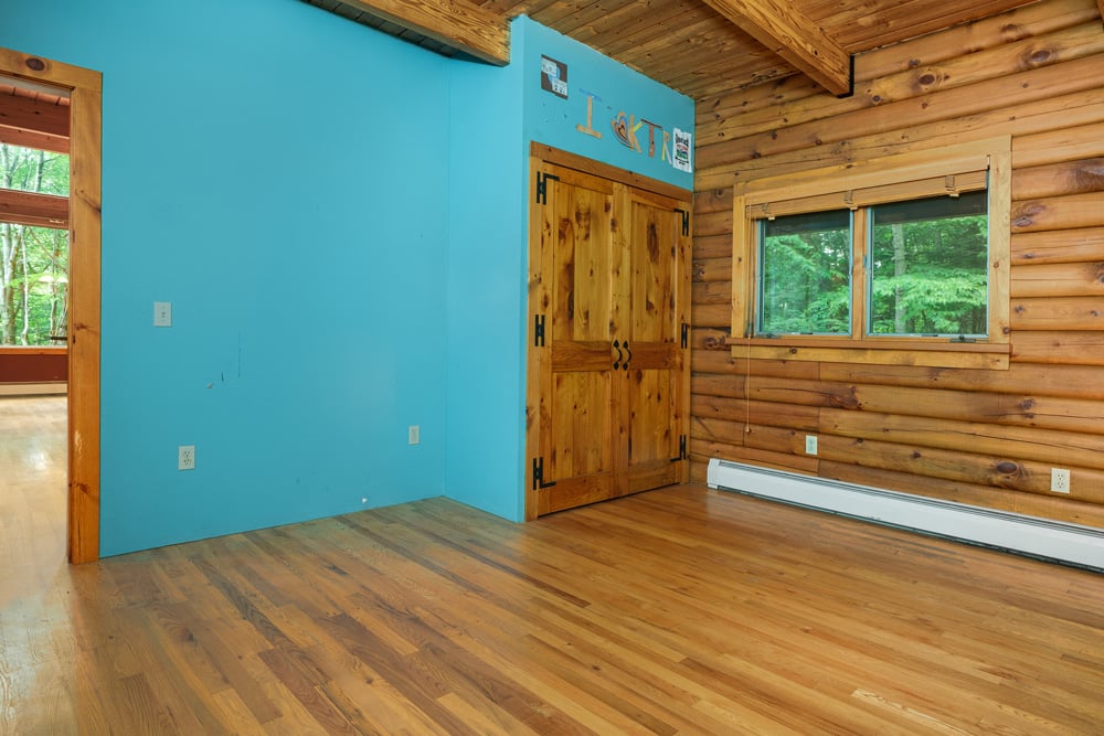 025 - North Bed Main Floor - 135 Sparrowhawk Lake
