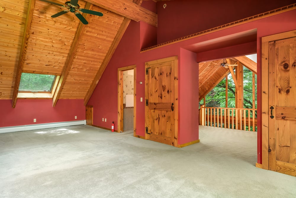 027 - Primary Suite Landing - 135 Sparrowhawk Lake