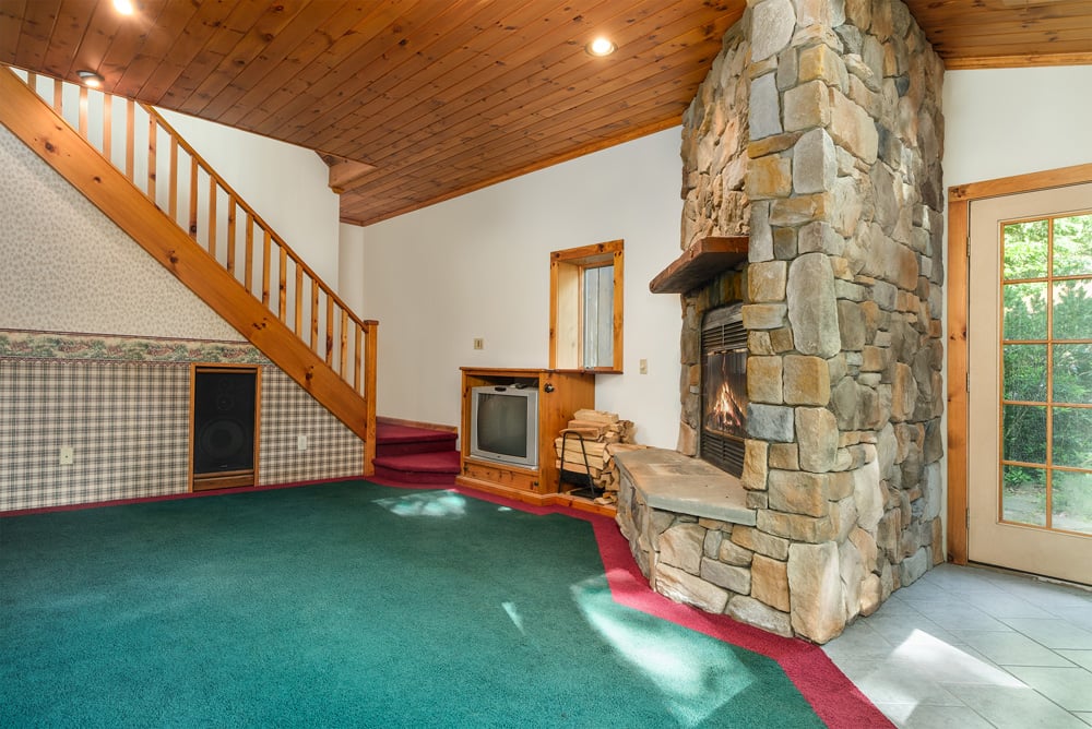036 - LL Family Room - 135 Sparrowhawk Lake