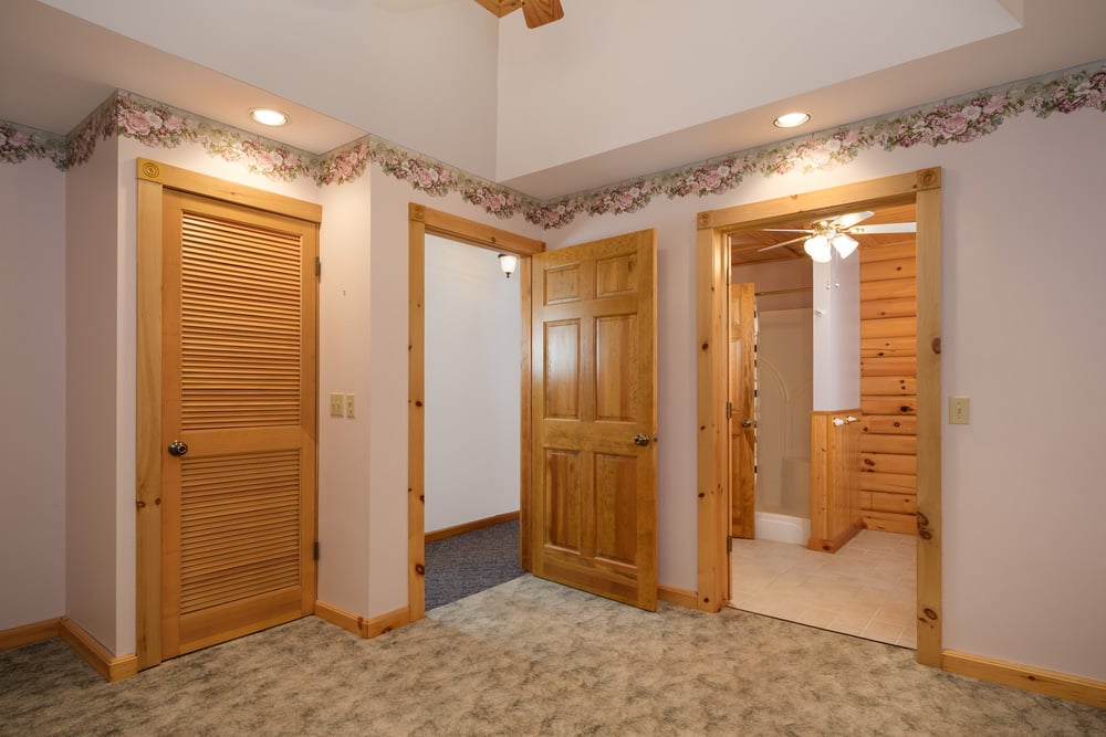 043 - LL Walkin Closet - 135 Sparrowhawk Lake