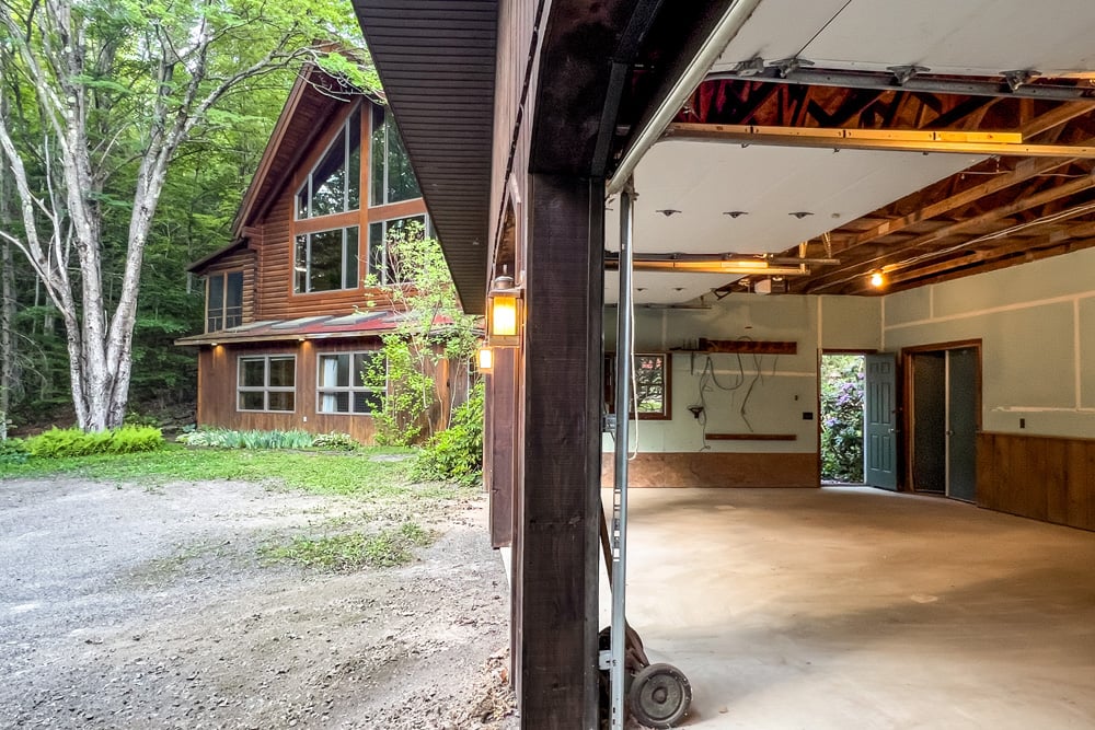 048 - 3- Car Garage - 135 Sparrowhawk Lake