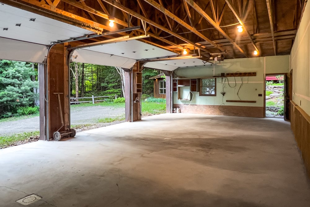 049 - 3- Car Garage - 135 Sparrowhawk Lake