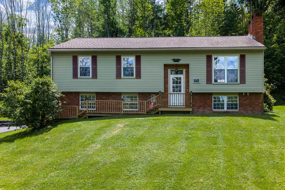 001 Classic 1970 Split Level Ranch -- 141 Hulbert Hill Rd