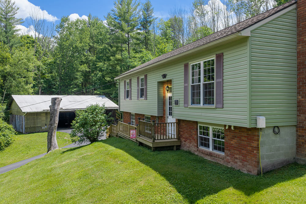 002 Split Level Ranch w 3- car garage -- 141 Hulbert Hill Rd