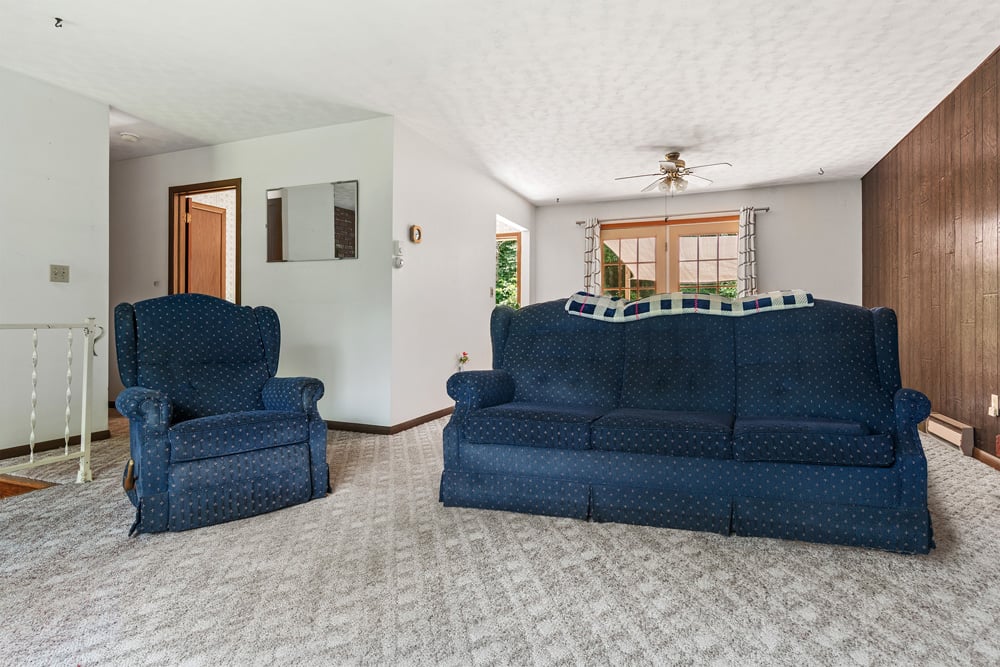 009 Spacious Livingroom -- 141 Hulbert Hill Rd