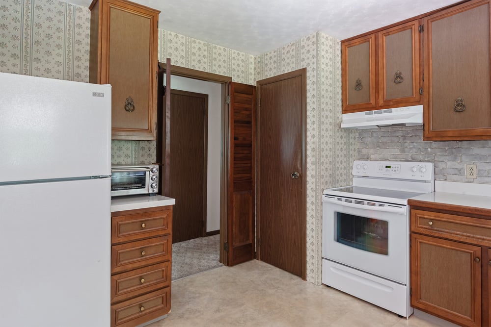 016 Kitchen -- 141 Hulbert Hill Rd