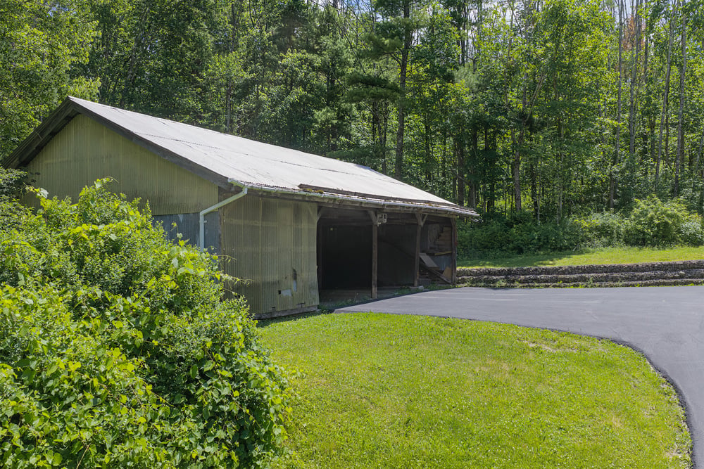 032 3-Car Garage -- 141 Hulbert Hill Rd