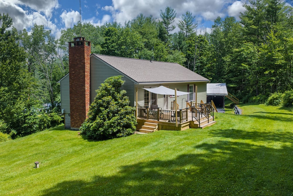 037 Private Back Yard -- 141 Hulbert Hill Rd