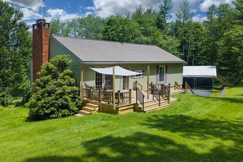 038 Additional Living Space -- 141 Hulbert Hill Rd