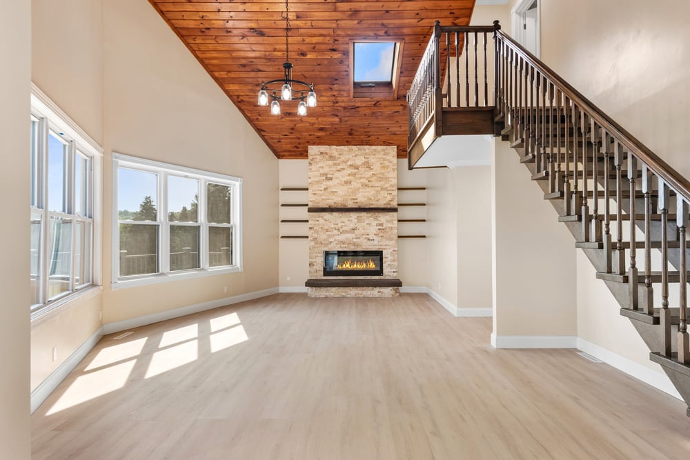 009 Enormous Great Room - 1534 Brownell Rd