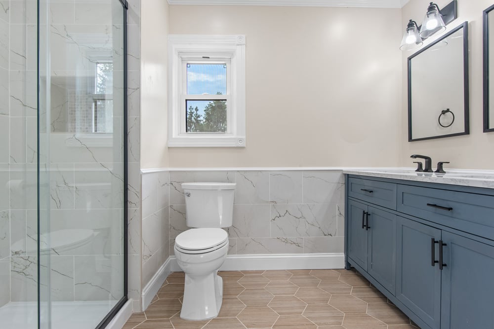 021 Primary En Suite Bath - 1534 Brownell Rd