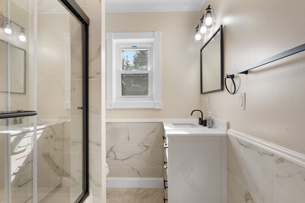 024 Central Bathroom  - 1534 Brownell Rd