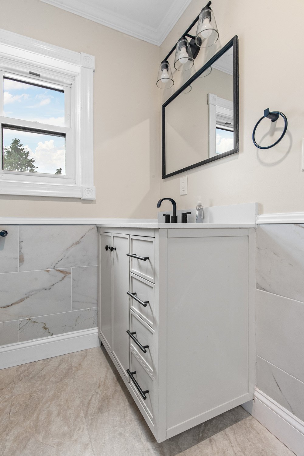024a Central Bathroom  - 1534 Brownell Rd