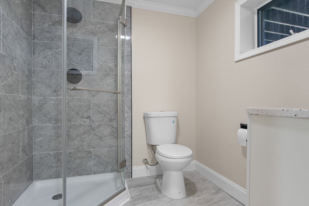 036 Full Bath In-Law Suite - 1534 Brownell Rd