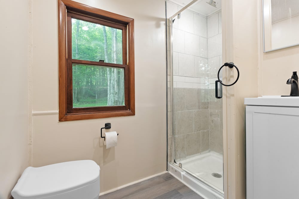 055 Bathroom Cabin in the Woods - 1534 Brownell Rd