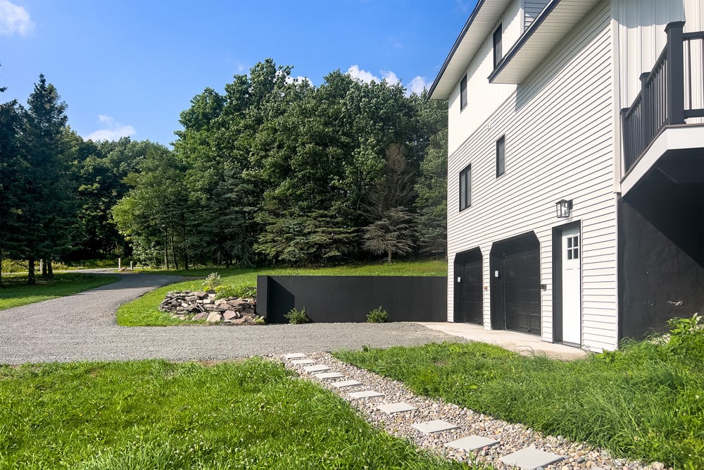 058 2 Car Garage - 1534 Brownell Rd