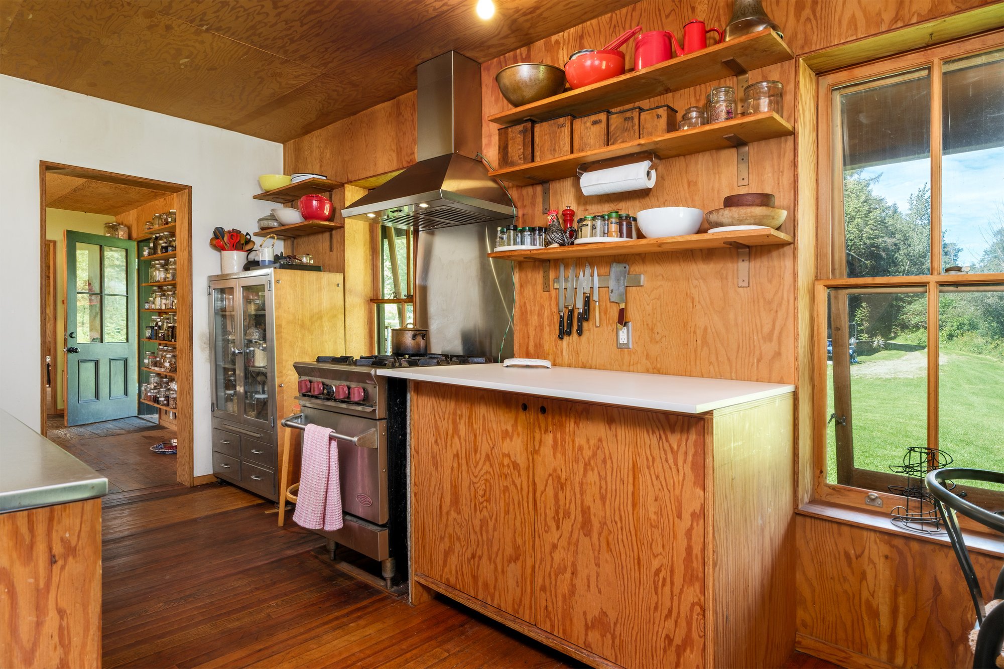 010 Dramatic Kitchen -- 1685 Dry Brook Rd
