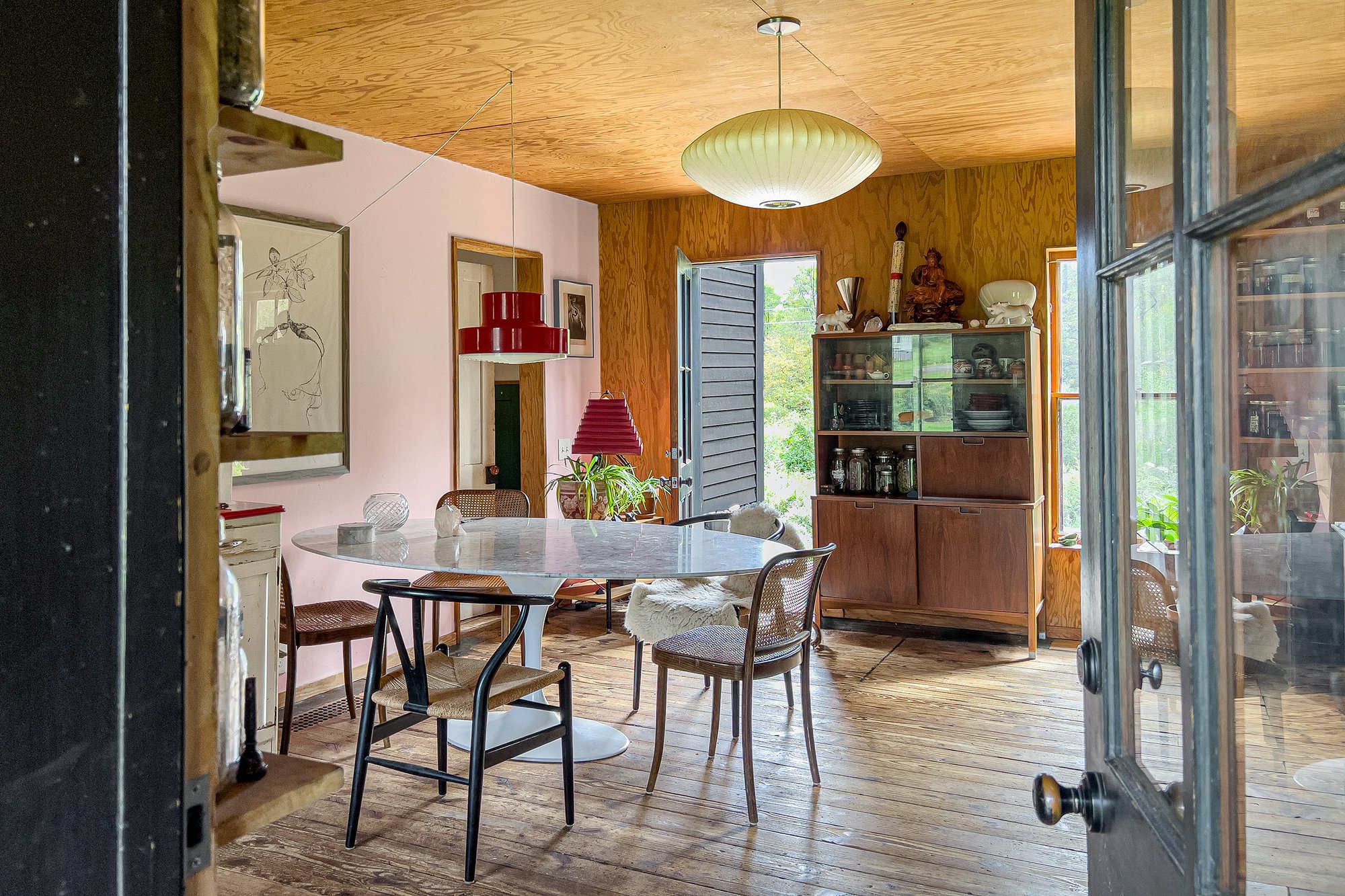 014a Open Dining Area -- 1685 Dry Brook Rd