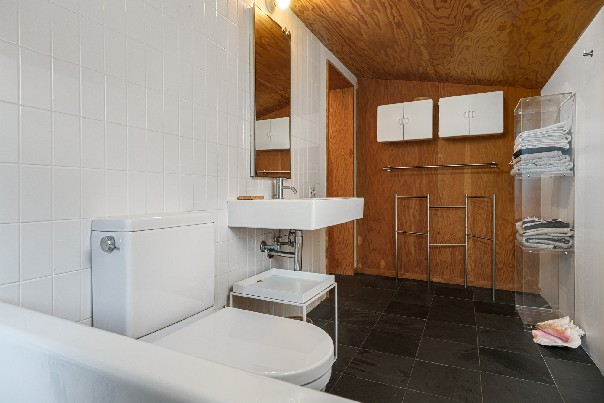 031 Primary Ensuite Bathroom -- 1685 Dry Brook Rd