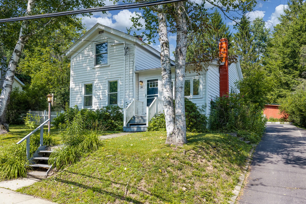 001-Upright-Wing Farmhouse--39 Franklin St