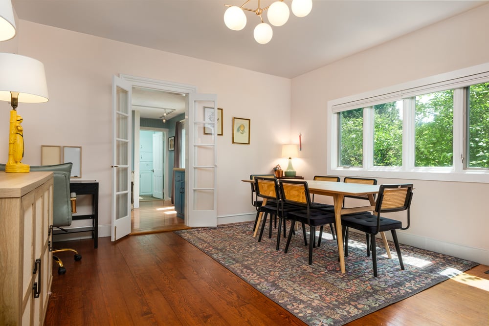 012 Dining Area--39 Franklin St