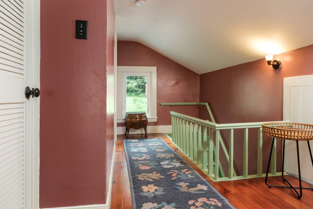 024-SecondFloor Landing--39 Franklin St