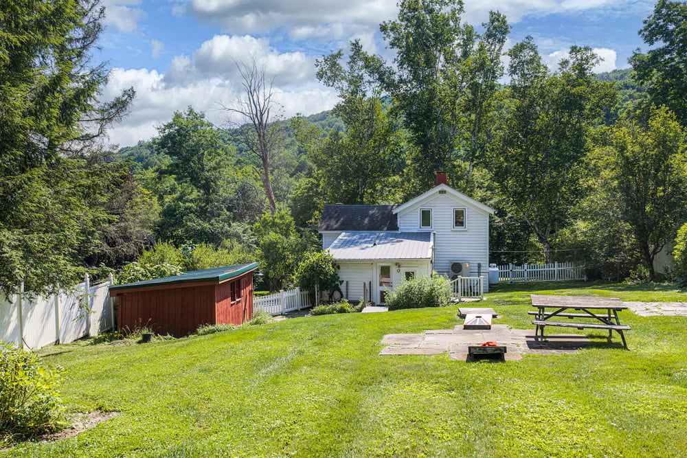 038-Back Yard Bounty - 39 Franklin St