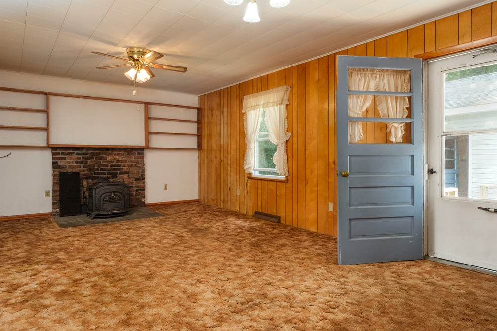 010-Large Living Room w fireplace-47220 State Highway 10