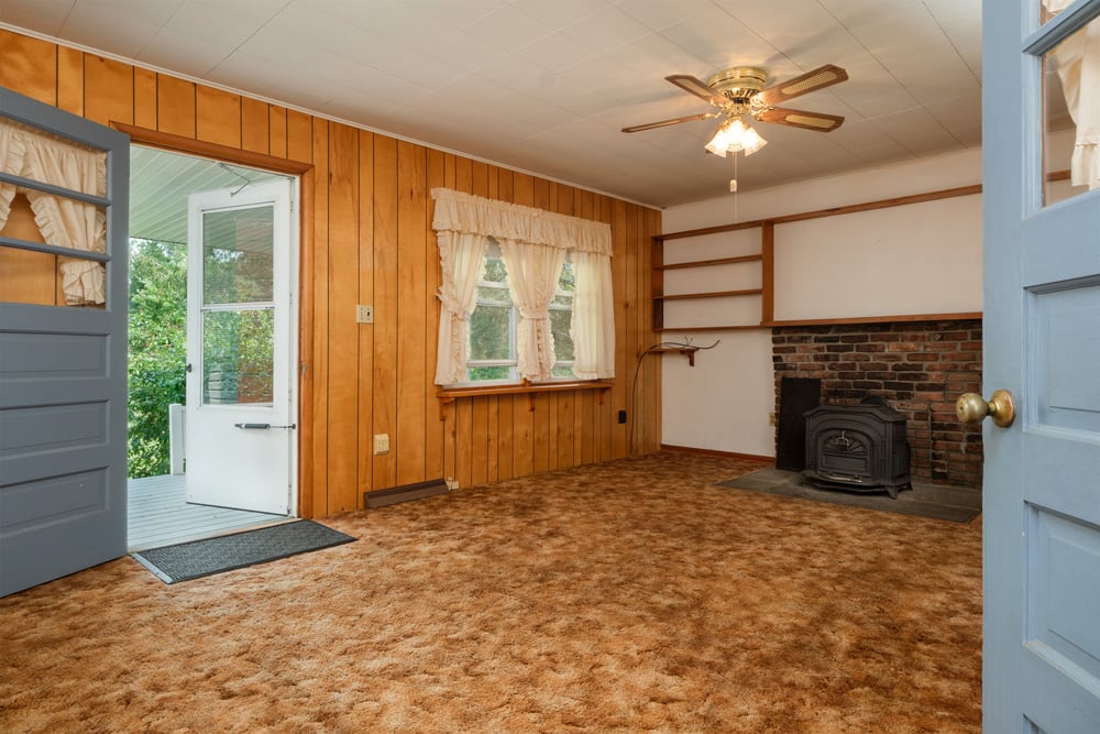 011-Large Living Room w fireplace-47220 State Highway 10