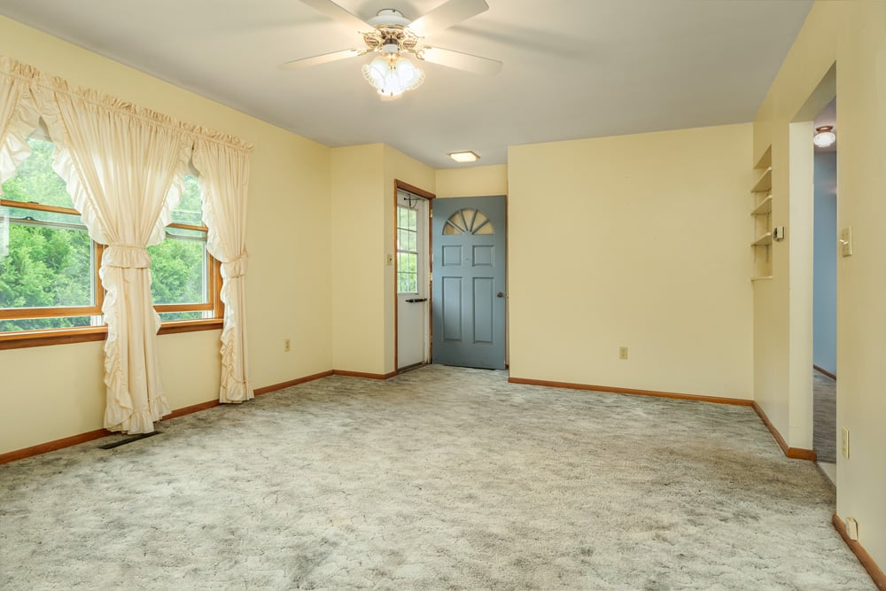 014-Stylish Livingroom-47220 State Highway 10