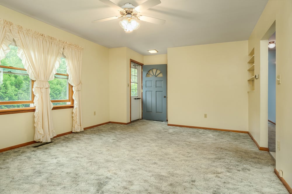 015-Stylish Livingroom-47220 State Highway 10