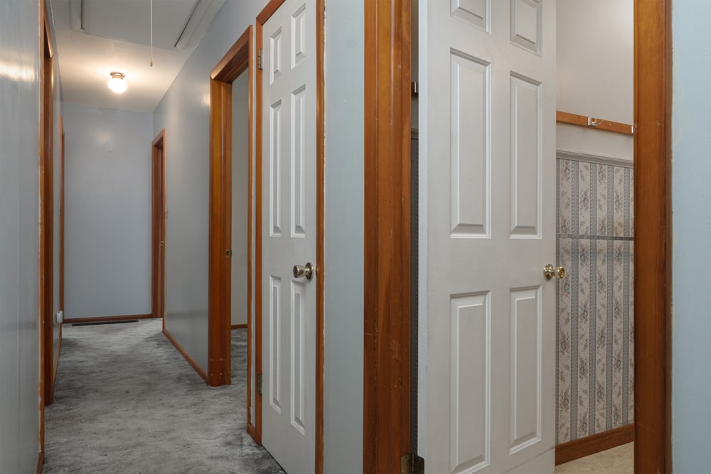 017CenterHallway-47220 State Highway 10
