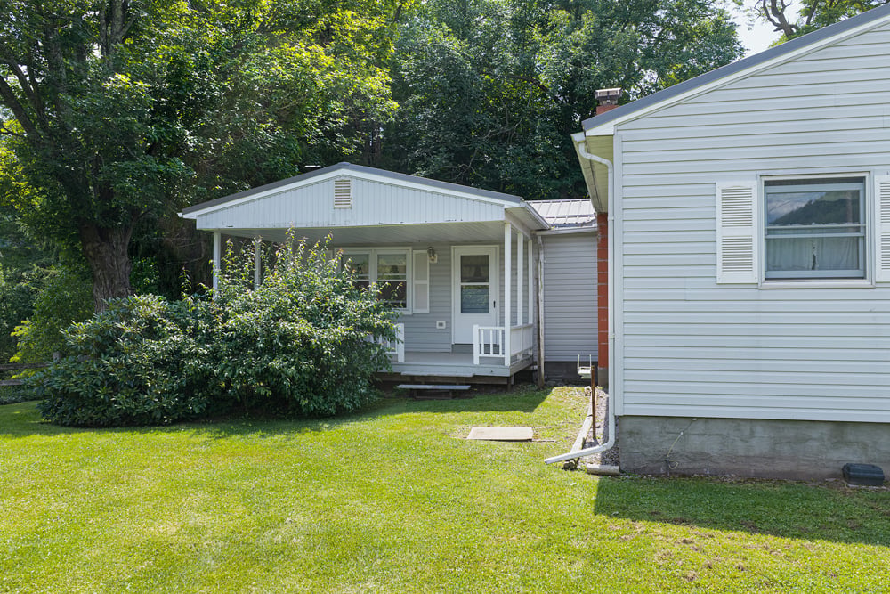 040-Rear CoveredPorch-47220 State Highway 10