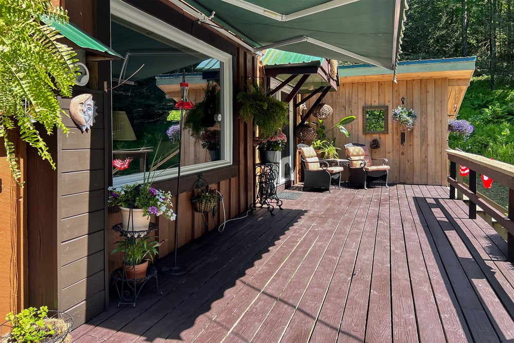 005 Wrap-Around Deck – 747 Crystal Meadows