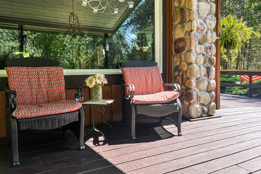 006 Wrap-Around Deck – 747 Crystal Meadows